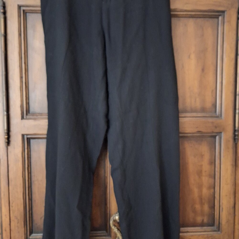 Size M Dana Buchman wide leg black business/casual ladies slack.  Fits like a 14